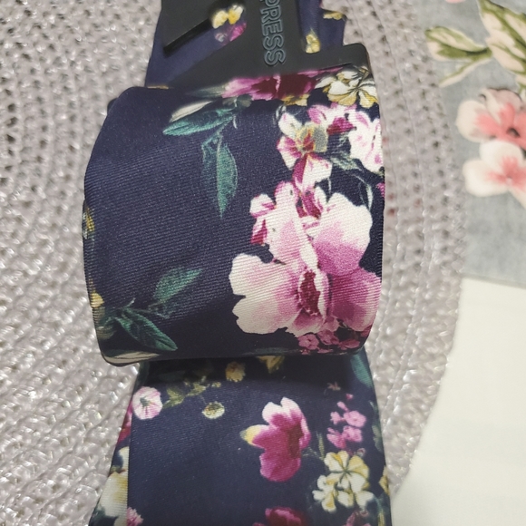 Tie - Picture 2 of 3